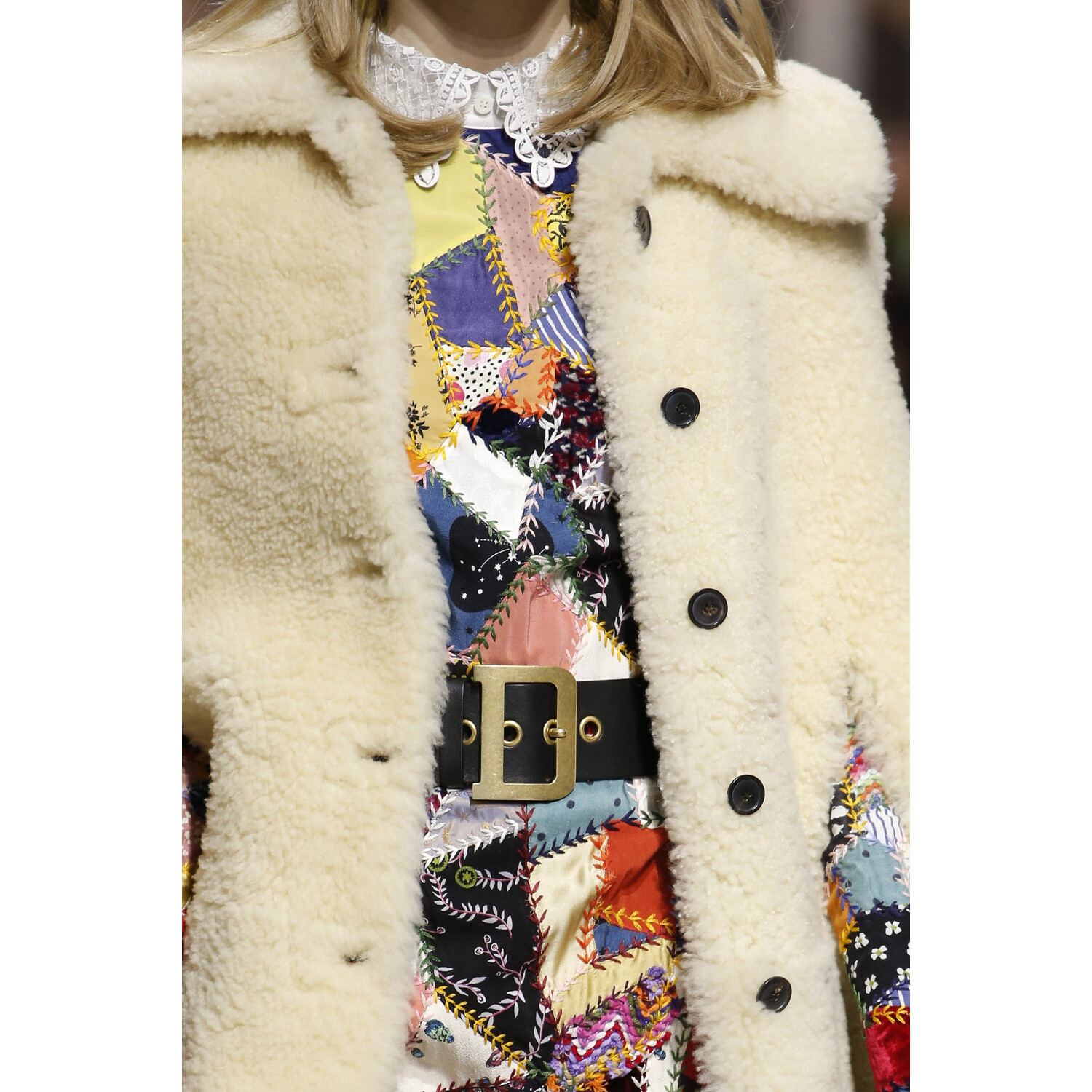 Фото Details Christian Dior , Details Dior Fall 2018 Ready-to-Wear , Детали показа Кристиан Диор , Детали показа Диор осень зима 2018 , Fashion show , неделя моды в Париже , PFW , Мария Грация Кьюри , Mainstyles